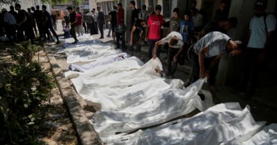 Copertina di Gaza, altre stragi: 84 morti. “Erano in attesa degli aiuti”