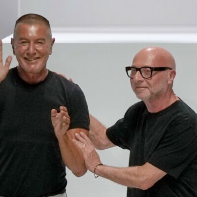 Copertina di Roma invasa e presa in giro: trionfano Dolce&Gabbana