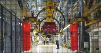 Copertina di Stellantis, il contropiano industriale della Fiom: “Ecco la situazione in Italia e cosa serve”