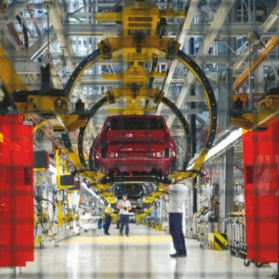 Copertina di Spariti gli spot cinesi di Urso, resta solo il declino Stellantis