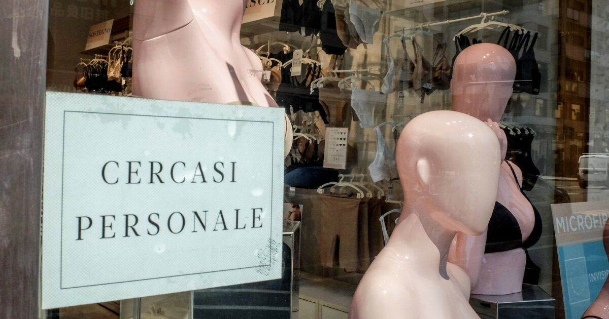 i salari reali italiani restano sotto i livelli del 2021 a settembre 56 milioni di dipendenti con il contratto scaduto da Ilfattoquotidiano.it i salari reali italiani restano sotto i livelli del 2021 a settembre 56 milioni di dipendenti con il contratto scaduto