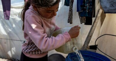 Copertina di Israele punisce. Zero acqua e luce  all’Unrwa, chiuse pure  le sue scuole