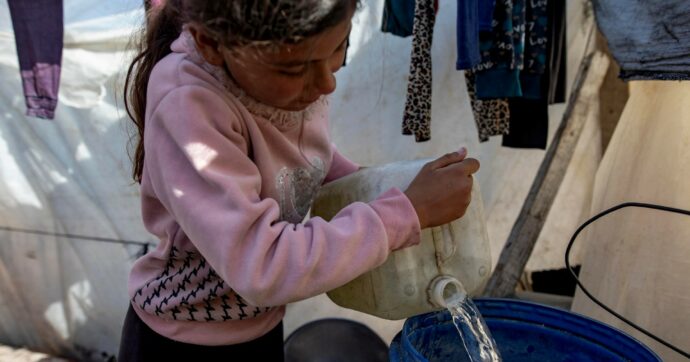 Israele punisce. Zero acqua e luce  all’Unrwa, chiuse pure  le sue scuole