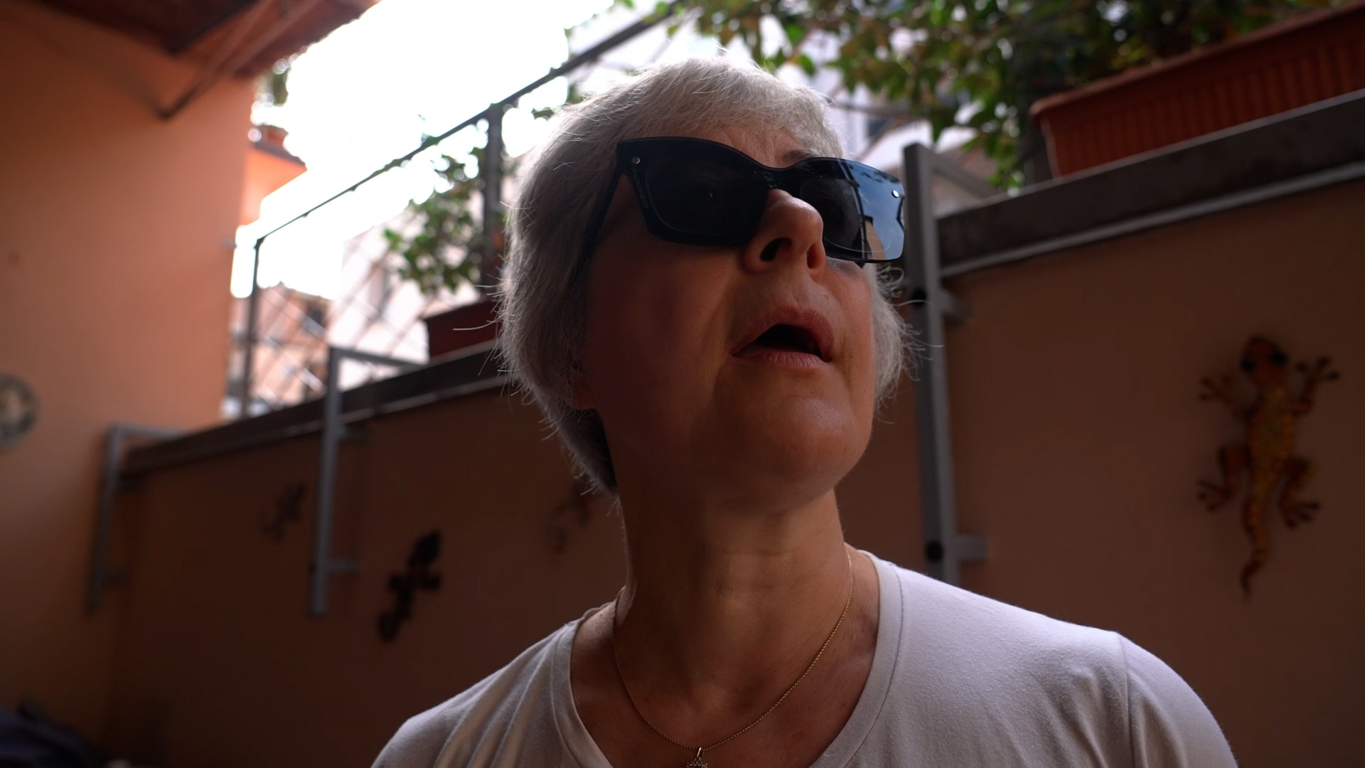 “Ha tolto aria e luce, siamo delusi”: le voci dei residenti attorno al palazzo da cui è nata l’inchiesta sull’urbanistica a Milano
