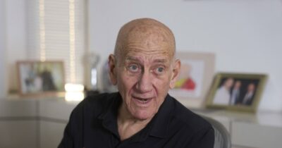Copertina di Ehud Olmert: “A Rafah un campo di concentramento per dare ai coloni il nord della Striscia”