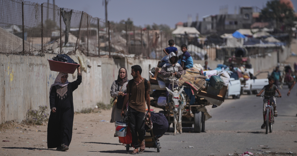 gaza israele avvia l8217offensiva a deir al balah attacco da cielo e terra migliaia di sfollati