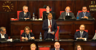 Copertina di Milano, lite in aula tra il sindaco Sala e il consigliere FdI Marcora: “L’ho segnalato a Meloni”, “Mi minaccia?”