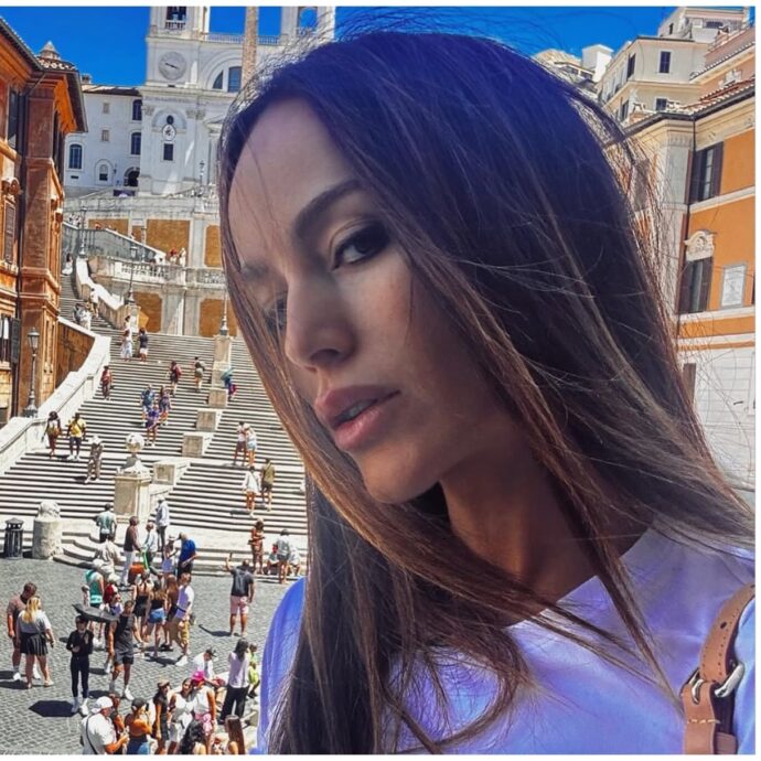 Tre ladri entrano sul Frecciarossa e rubano una borsa con un milione e mezzo di euro di gioielli e orologi dalla cappelliera. La vittima del furto Tatiana Luter: “Grazie alla polizia che li ha fermati”