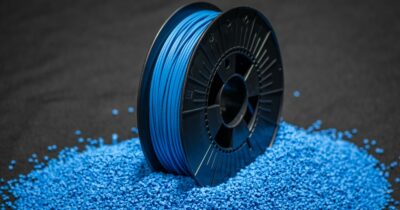 Copertina di Stampare il futuro con gli scarti. La rivoluzione circolare di BMW parte dalla polvere