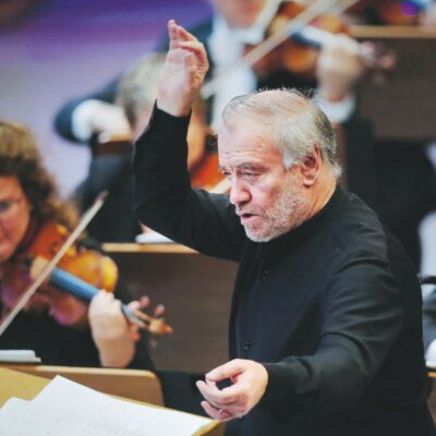 Copertina di Giuli fa saltare il concerto di Gergiev ed esulta pure