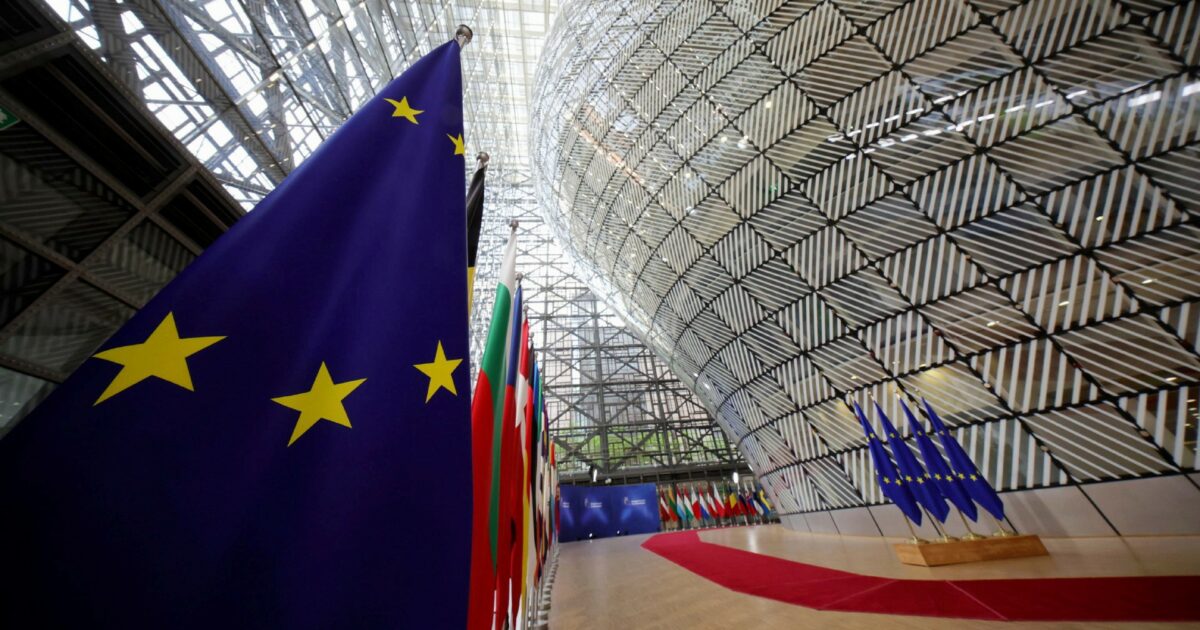 Dobbiamo diventare autosufficienti nei settori primari: così l’Ue crescerà, non facendo la colletta per salvare gli Usa Dobbiamo diventare autosufficienti nei settori primari: così l’Ue crescerà, non facendo la colletta per salvare gli Usa