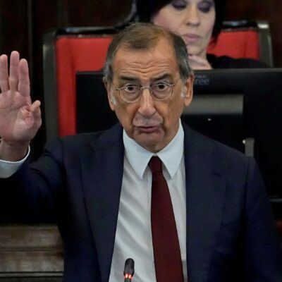 Copertina di Inchiesta su Milano, Sala ignora i conflitti d’interessi e non lascia: “Ho le mani pulite”