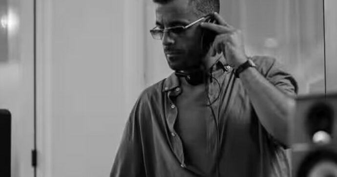 Dj Godzi, la famiglia vuole cremare il corpo in Italia. La nuova perizia smentisce l’autopsia: “Ci sono fratture”