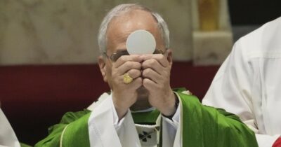 Copertina di Ora Papa Leone condanna apertamente Israele: se Netanyahu pensava di rabbonirlo, si è sbagliato
