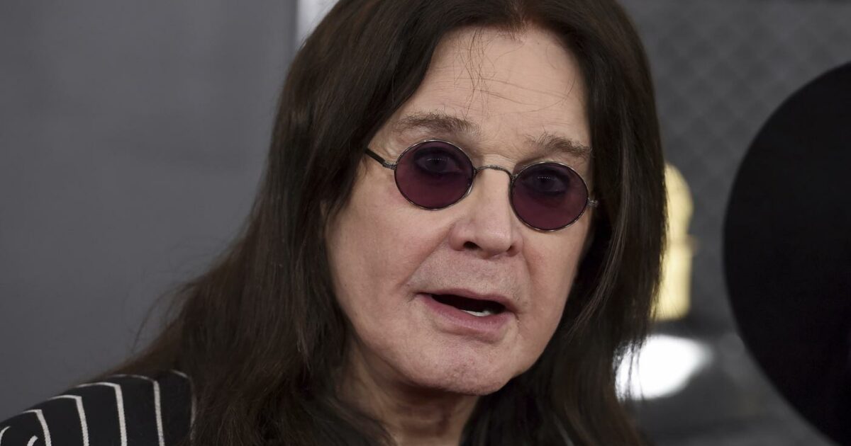 Ozzy Osbourne è morto: leader dei Black Sabbath, aveva 76 anni. Era malato di Parkinson Ozzy Osbourne è morto: leader dei Black Sabbath, aveva 76 anni. Era malato di Parkinson