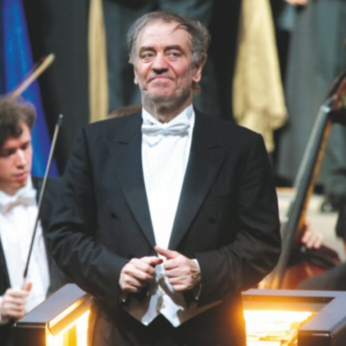 La nostra Costituzione ammette la discriminazione di un artista a causa delle sue idee politiche?