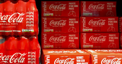 Copertina di Coca-Cola con zucchero di canna: nuova versione dopo la richiesta di Trump