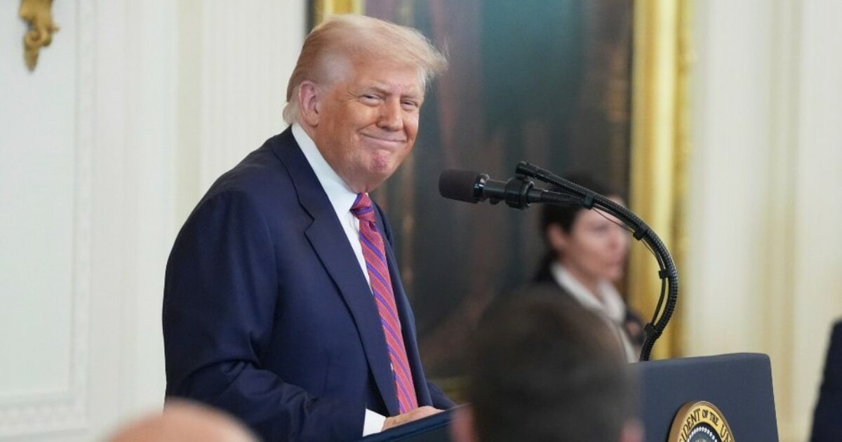 trump esclude il wall street journal dal suo viaggio in scozia ritorsione per la lettera a epstein