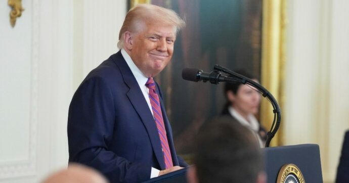 Trump esclude il Wall Street Journal dal suo viaggio in Scozia: ritorsione per la lettera a Epstein