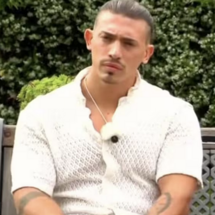 “A Temptation Island sarà il terrapiattista Simone a non tenere a bada lingua e ormoni…”: la rivelazione di Dagospia sul programma