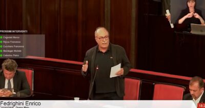 Copertina di “A Milano crimini urbanistici, la politica si è svenduta alla finanza”: l’intervento del consigliere – Video