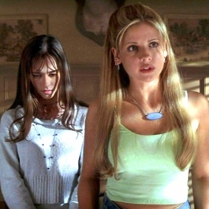“Io e Sarah Michelle Gellar non ci parliamo da 28 anni. Da quando abbiamo girato assieme ‘So cosa hai fatto'”: il dispiacere (sincero?) di Jennifer Love Hewitt