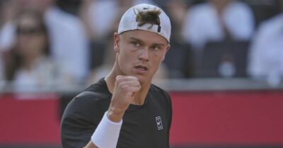 Copertina di Rune punta Sinner, si prende il suo ex preparatore e vuole Agassi come supercoach: “Lui sa dove mi vede in futuro e io posso farcela”