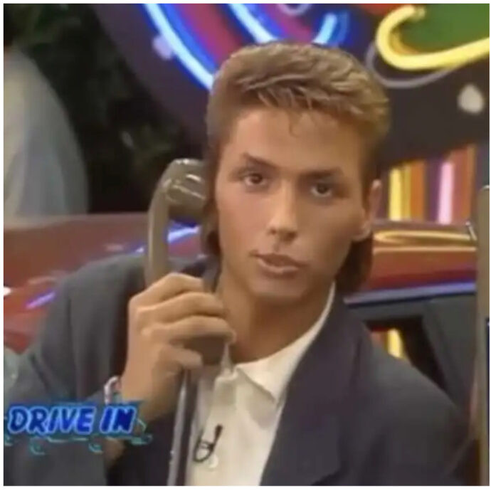 Pier Silvio Berlusconi giovane e scatenato con le arti marziali a “Drive In” stende tutti – IL VIDEO