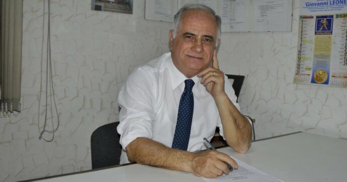 Falsi diplomi Oss, condannato ex FI