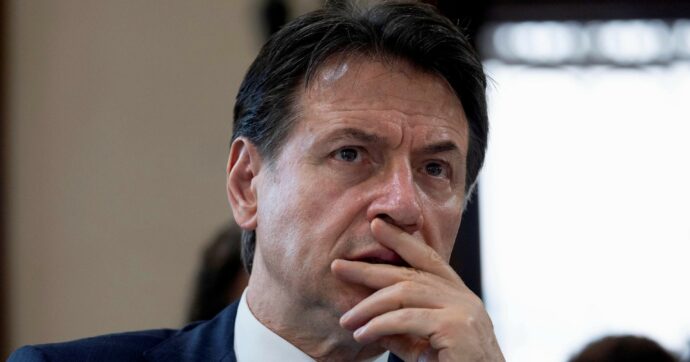 Marche, Ricci indagato chiede 48 ore per riflettere. Il M5S: “Chiarisca”