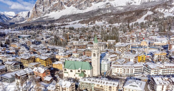 Giochi Milano-Cortina, “i costi esplosi a 2 miliardi di euro”: il primo record dell’Olimpiade