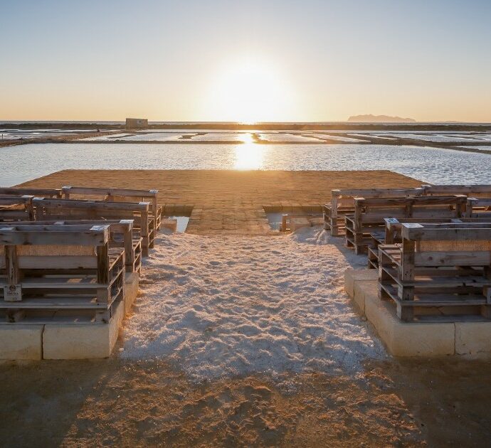 ‘A Scurata, torna la rassegna musicale sul palco ecosostenibile delle antiche saline di Marsala