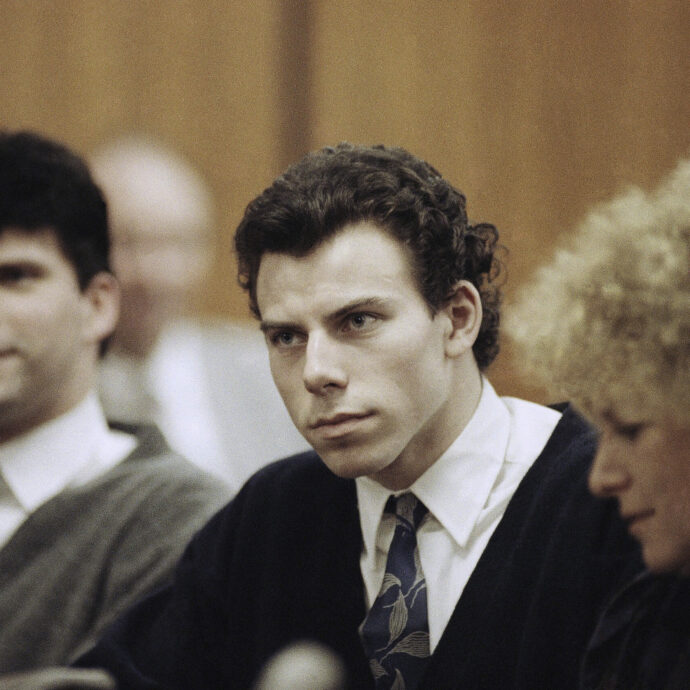 Erik Menendez è ricoverato in ospedale per un grave problema di salute. L’avvocato: “Chiediamo il rilascio”