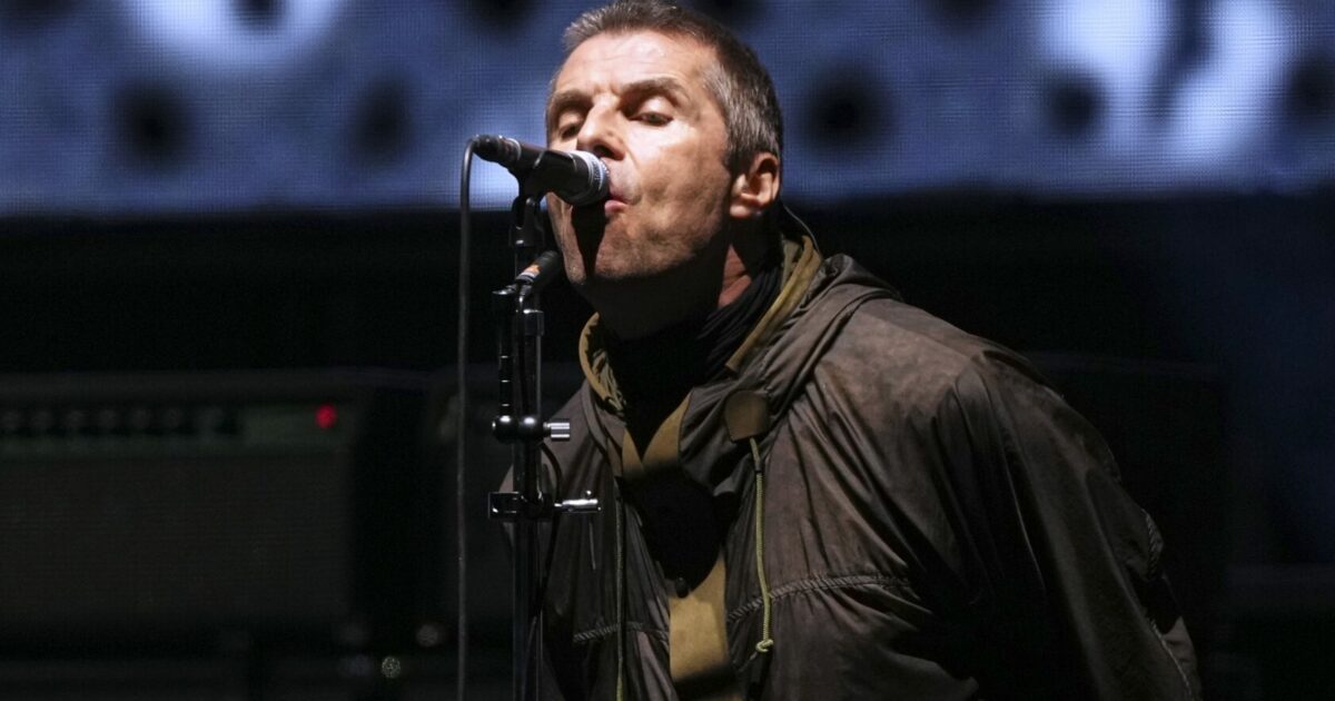 “Non abbiamo nessuna di quelle fo**ute telecamere sarcastiche dei Coldplay”: Liam Gallagher degli Oasis tranquillizza gli amanti presenti al concerto “Non abbiamo nessuna di quelle fo**ute telecamere sarcastiche dei Coldplay”: Liam Gallagher degli Oasis tranquillizza gli amanti presenti al concerto