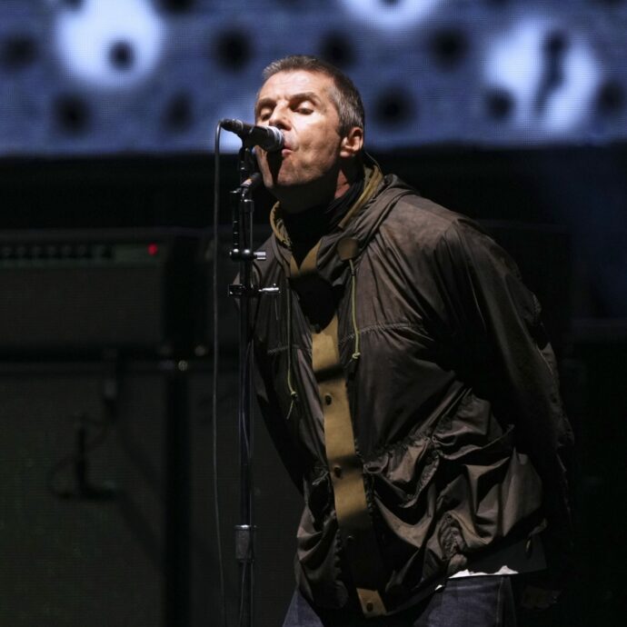 “Non abbiamo nessuna di quelle fo**ute telecamere sarcastiche dei Coldplay”: Liam Gallagher degli Oasis tranquillizza gli amanti presenti al concerto
