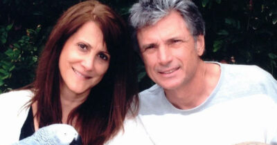 Copertina di “La polizia ha trovato i loro corpi crivellati di colpi”: la produttrice di American Idol Robin Kaye e suo marito uccisi nella loro villa a Los Angeles