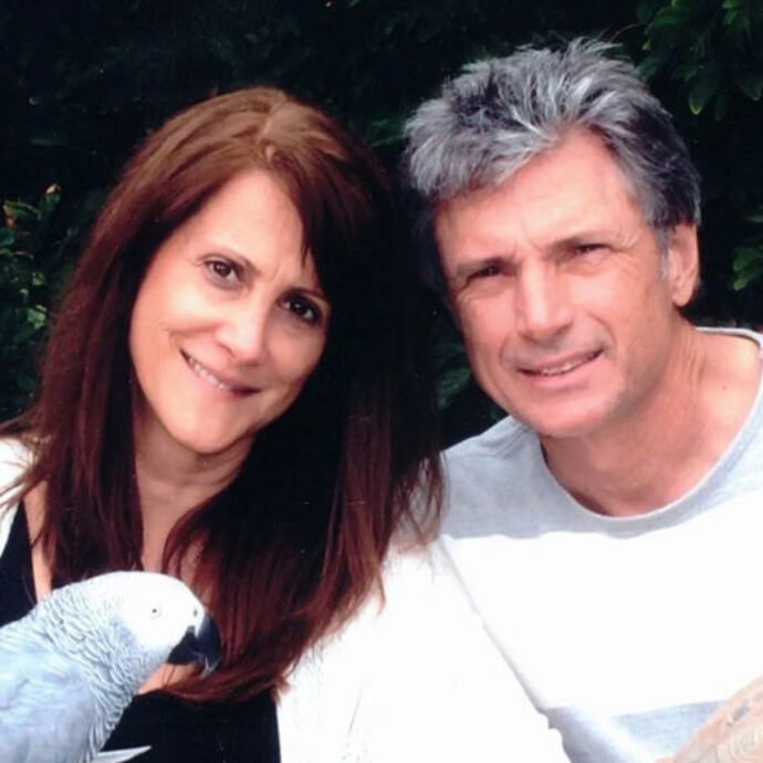 “La polizia ha trovato i loro corpi crivellati di colpi”: la produttrice di American Idol Robin Kaye e suo marito uccisi nella loro villa a Los Angeles