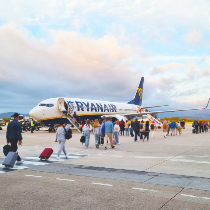 “Daremo un bonus ai dipendenti che scovano bagagli fuori misura, voglio eliminare questa piaga”: parla il capo di Ryanair