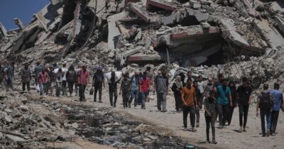 Copertina di Gaza, oltre 100 ong denunciano una carestia di massa: “I nostri colleghi e coloro che assistiamo stanno morendo”