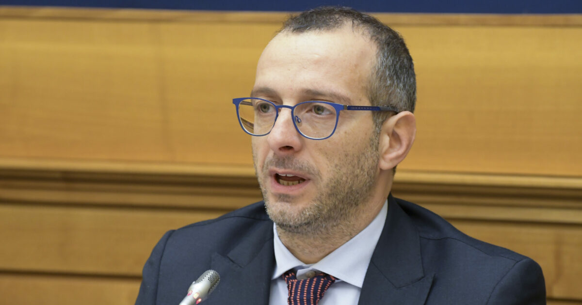 indagine pesaro 24 avvisi di garanzia ipotesi di corruzione sugli affidamenti del comune