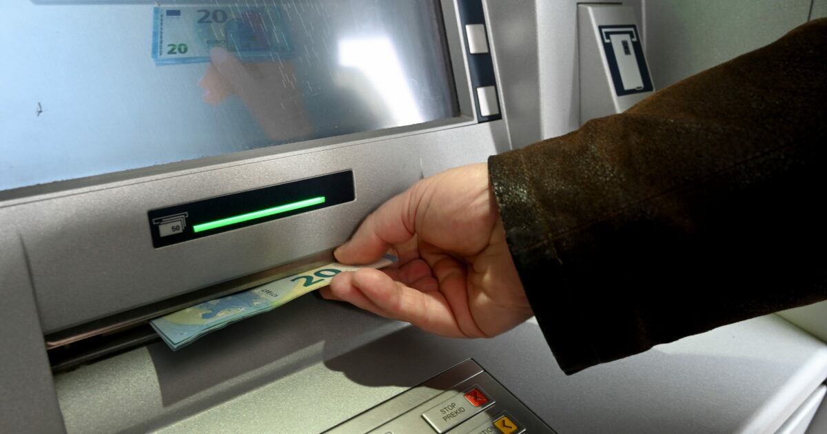 Via libera della Camera alla proposta di legge che obbliga le banche a fornire il conto corrente Via libera della Camera alla proposta di legge che obbliga le banche a fornire il conto corrente