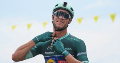 Copertina di Milan super al Tour de France: seconda vittoria in volata e maglia verde “rafforzata”. Brutta caduta di gruppo nel finale