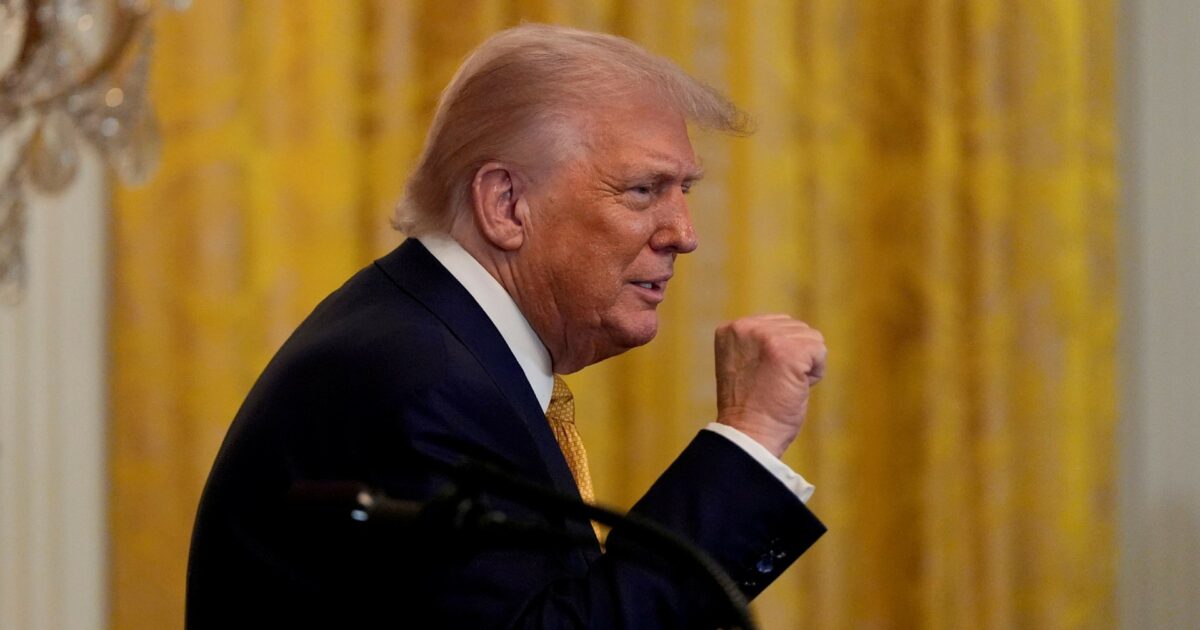 Rimossi tre alti funzionari dell’Fbi in contrasto con l’amministrazione Trump: l’ultima mossa del presidente Usa
