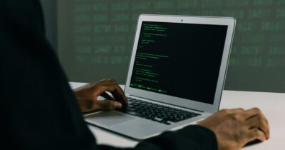 Copertina di Cresce velocemente il numero di soggetti colpiti dagli attacchi hacker a SharePoint di Microsoft