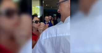 Copertina di “Matteo, siamo tutti con te”: cori e applausi per Ricci a Fermo dopo l’avviso di garanzia