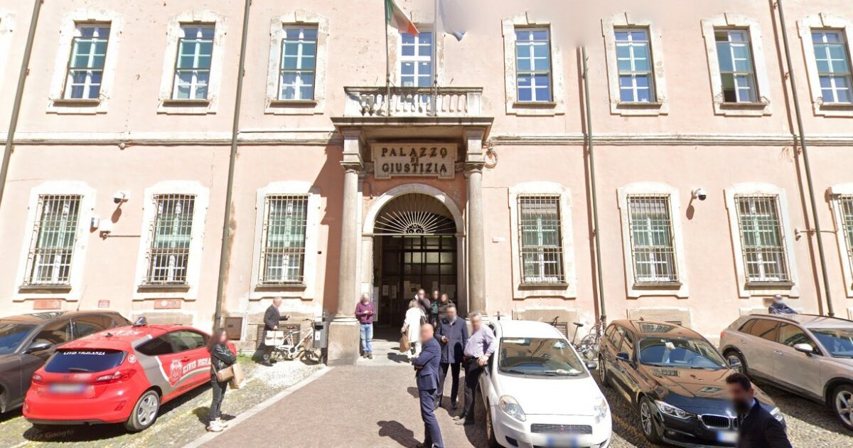 Inchiesta Clean 2, il carabiniere Scoppetta condannato a 4 anni e mezzo. Era accusato di corruzione e stalking Inchiesta Clean 2, il carabiniere Scoppetta condannato a 4 anni e mezzo. Era accusato di corruzione e stalking