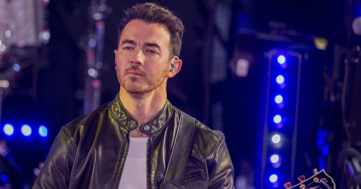 “Dopo lo stop dei Jonas Brothers ho perso gran parte dei miei soldi, ho fatto investimenti immobiliari e societari fallimentari”: lo confessa Kevin