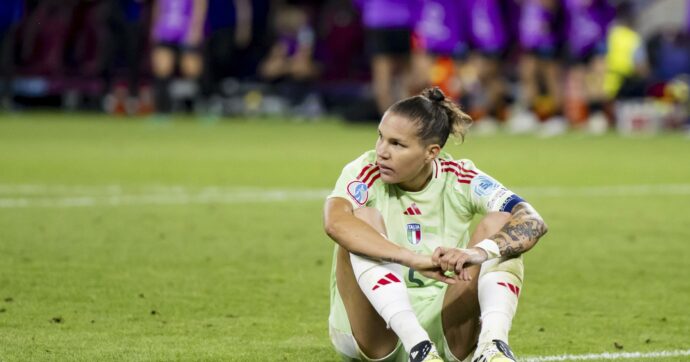 Elena Linari: “Quante aggressioni a due donne che camminano mano nella mano. La situazione non migliora ed è per il governo che abbiamo”