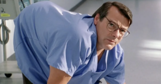 È morto Rene Kirby, l’attore del film “Amore a prima svista” nato con la spina bifida: “So solo camminare sulle mani, ma non mi sono mai considerato disabile”