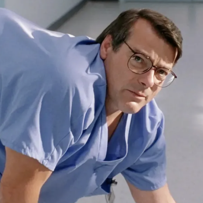 È morto Rene Kirby, l’attore del film “Amore a prima svista” nato con la spina bifida: “So solo camminare sulle mani, ma non mi sono mai considerato disabile”